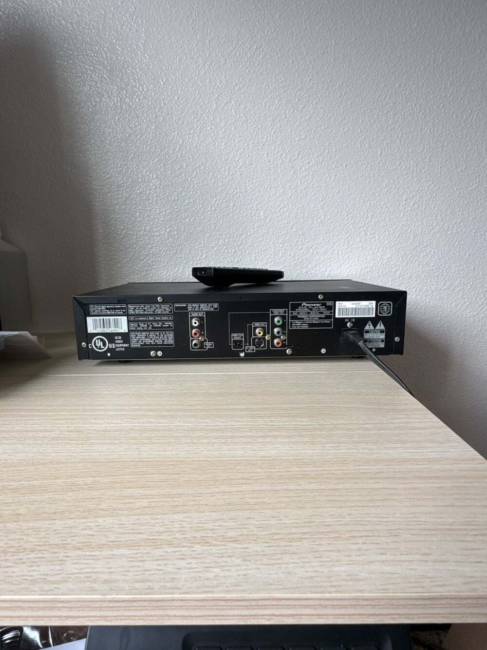 Pioneer DV-341 DVD Player with Remote - Picture 4 of 4